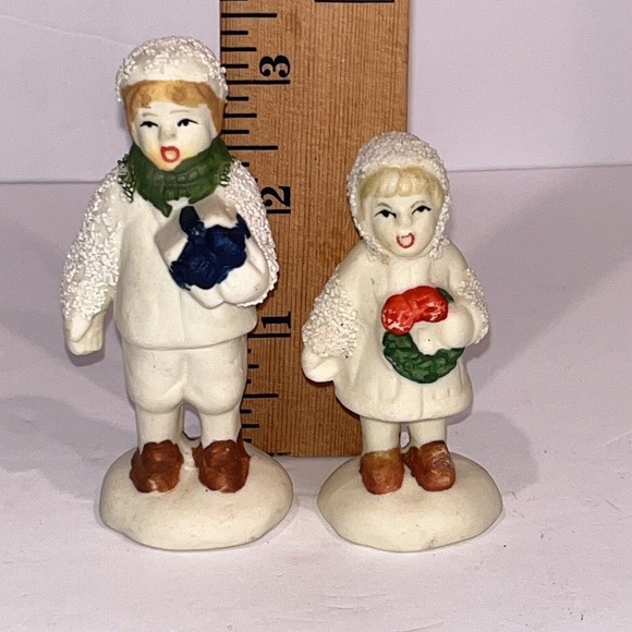 Set of 2 Giftco Christmas Village Victorian Caroler Figurines Children - Picture 2 of 5